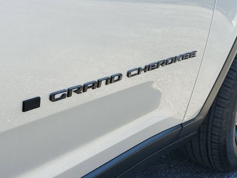 Certified 2025 Jeep Grand Cherokee L Altitude AWD/4WD image 6