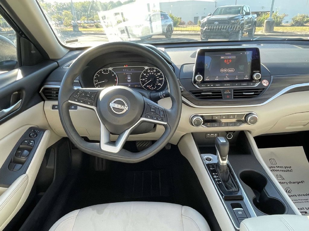 Used 2025 Nissan Altima 2.5 SV AWD/4WD image 20