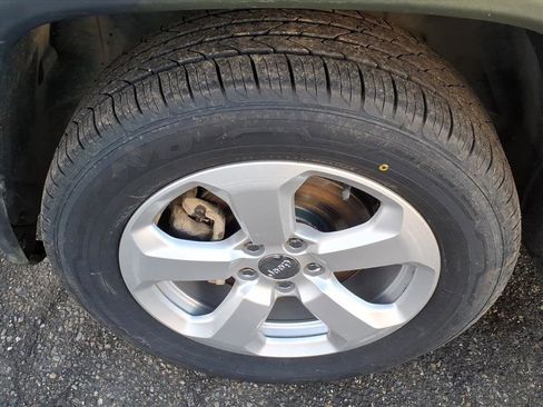 Used 2019 Jeep Compass Latitude w/ Popular Equipment Group image 9