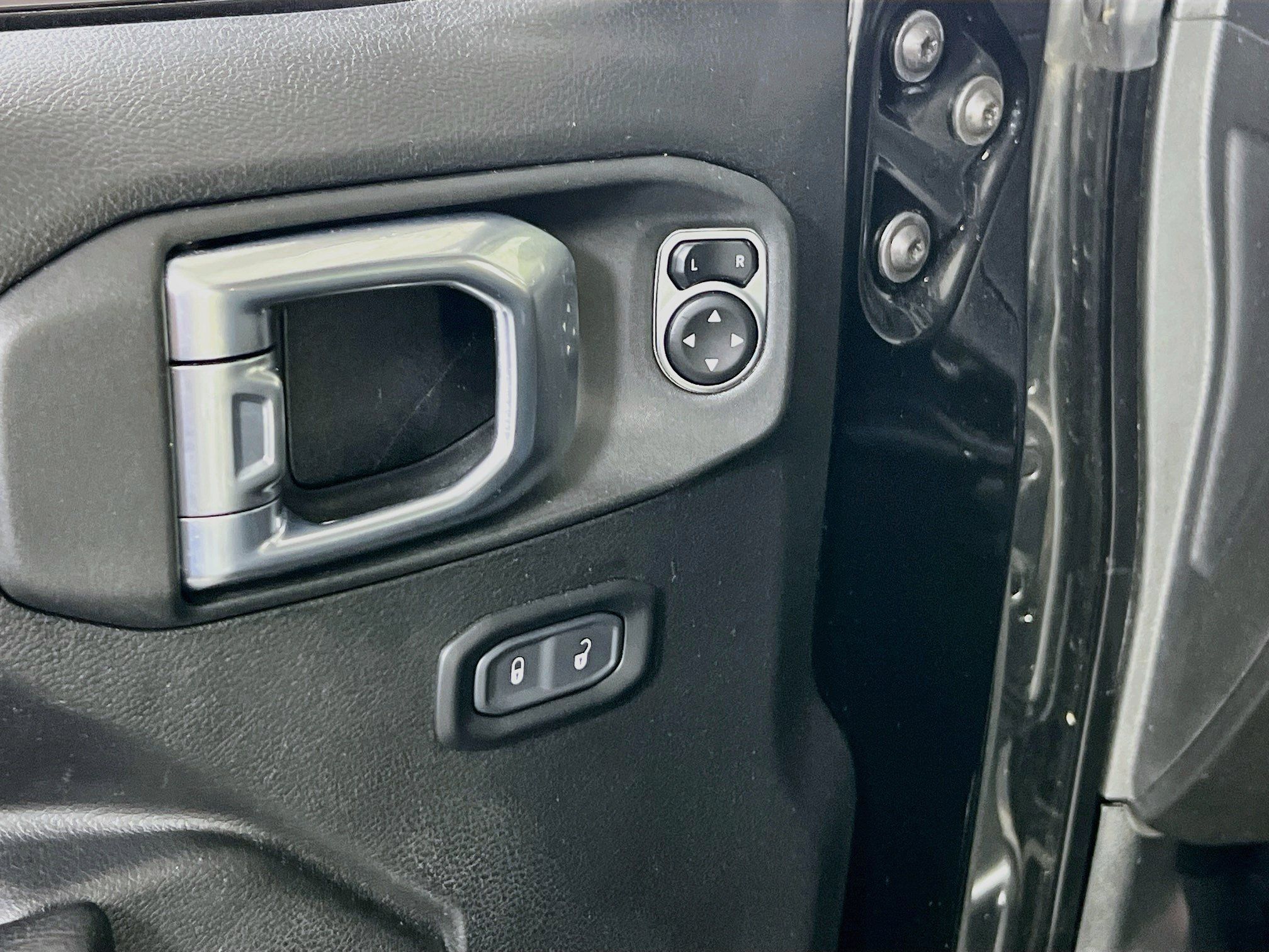 Used 2023 Jeep Gladiator Sport AWD/4WD image 17
