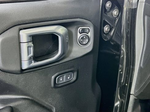 Used 2023 Jeep Gladiator Sport AWD/4WD image 17