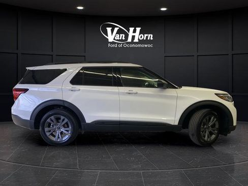 New 2026 Ford Explorer Active w/ Active Comfort Package image 2