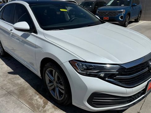 Used 2024 Volkswagen Jetta SE FWD image 2
