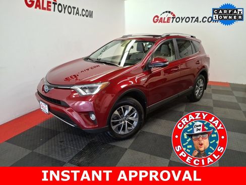 Used 2018 Toyota RAV4 XLE image 1