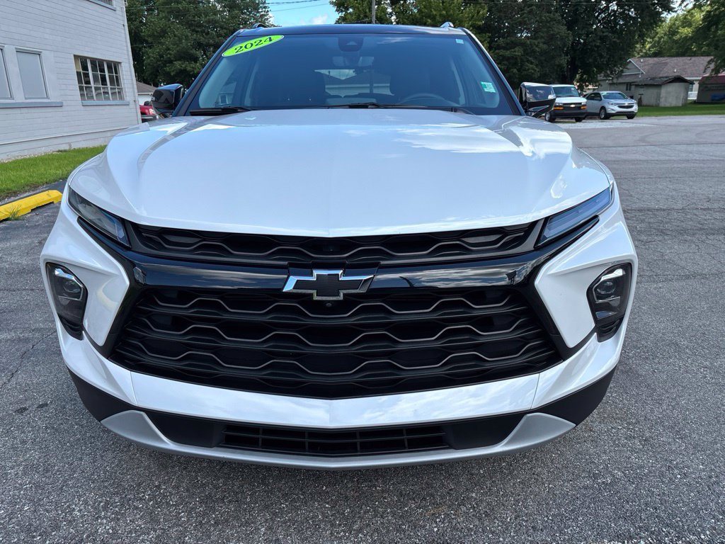 Used 2024 Chevrolet Blazer LT w/ Sound & Technology Package AWD/4WD image 2