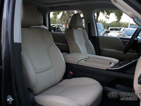 Certified 2026 INFINITI QX80 Pure AWD/4WD image 19