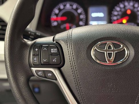 Used 2015 Toyota Sienna LE FWD image 31