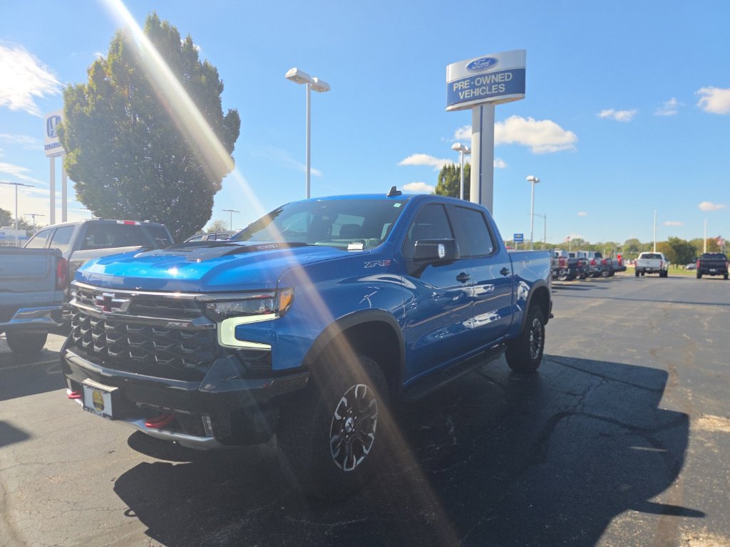 Used 2024 Chevrolet Silverado 1500 ZR2 w/ Technology Package AWD/4WD image 1