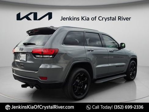 Used 2019 Jeep Grand Cherokee Laredo AWD/4WD image 7