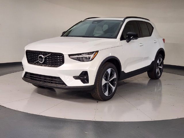 Used 2026 Volvo XC40 B5 Plus w/ Protection Package Premier AWD/4WD image 1