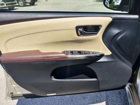 Used 2015 Toyota Avalon XLE FWD image 11