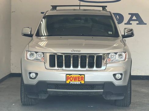 Used 2011 Jeep Grand Cherokee Limited w/ Trailer Tow Group IV AWD/4WD image 8