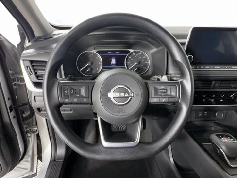 Used 2024 Nissan Rogue S FWD image 10