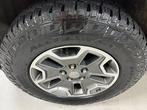 Used 2012 Jeep Grand Cherokee Laredo w/ Laredo E Group AWD/4WD image 9