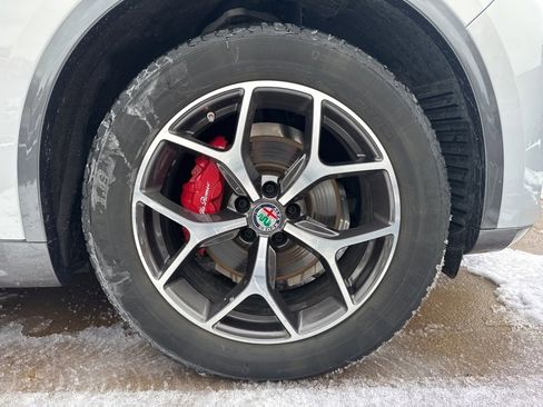 Used 2023 Alfa Romeo Stelvio Ti image 21