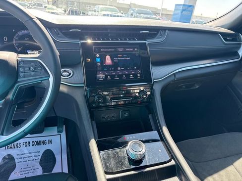 Used 2024 Jeep Grand Cherokee L Laredo image 22