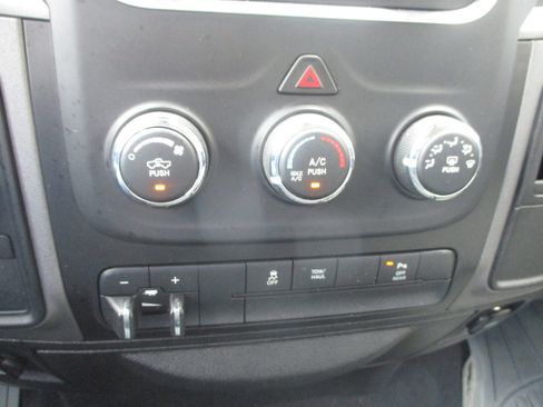 Used 2018 RAM 2500 Tradesman w/ Chrome Appearance Group image 13