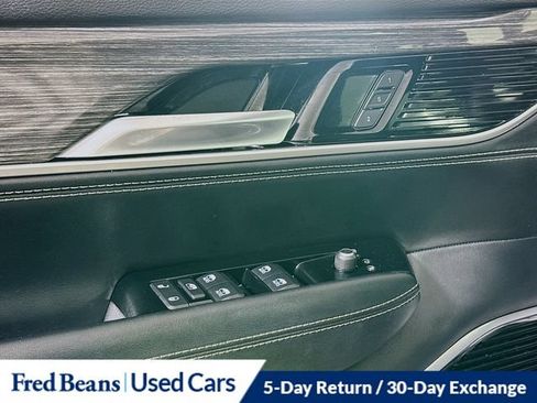 Used 2022 Jeep Wagoneer Series III w/ Premium Group I AWD/4WD image 25