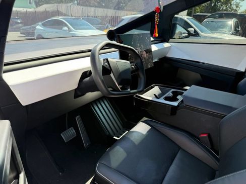 Used 2024 Tesla Cybertruck AWD Crew Cab image 4