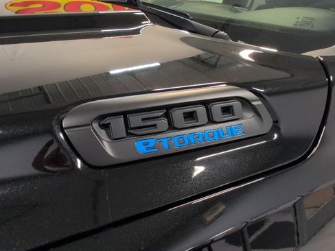 New 2026 RAM 1500 4x4 Crew Cab image 12