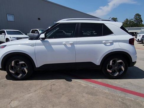 Used 2023 Hyundai Venue SEL FWD image 5