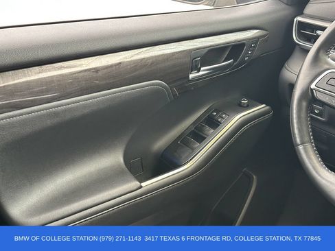 Used 2021 Toyota Highlander Platinum FWD image 28