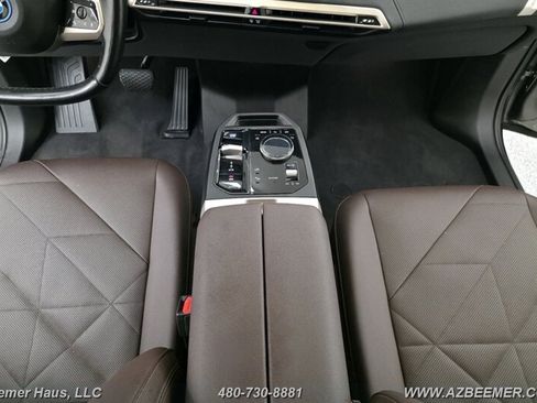 Used 2023 BMW iX xDrive50 w/ Sport Package AWD/4WD image 32