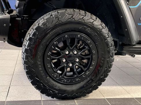 Used 2023 Jeep Wrangler Unlimited Rubicon 4xe AWD/4WD image 7