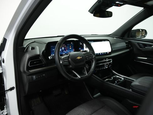 Used 2025 Chevrolet Traverse LT w/ Sun and Wheel Package AWD/4WD image 25