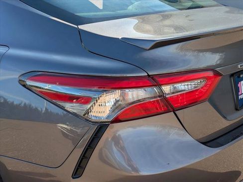 Used 2019 Toyota Camry SE image 10