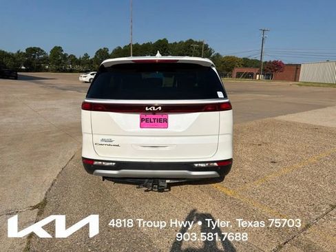 Used 2022 Kia Carnival LX w/ Paint Protection Package FWD image 10