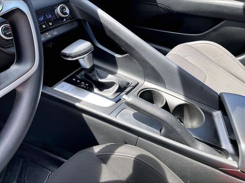 Used 2023 Hyundai Elantra SEL image 20