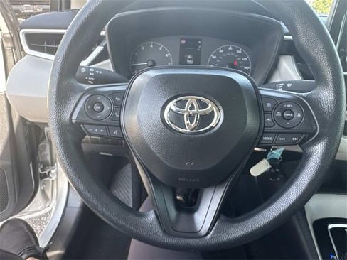 Used 2025 Toyota Corolla LE image 25