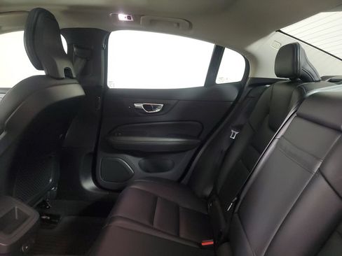 Used 2022 Volvo S60 B5 Momentum w/ Premium Package AWD/4WD image 13