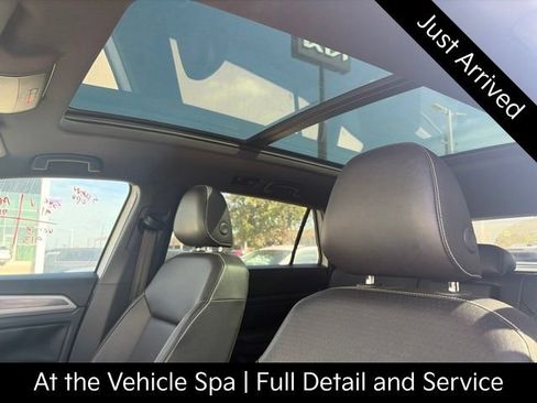 Used 2020 Volkswagen Atlas Cross Sport SE w/ Panoramic Sunroof Package FWD image 7