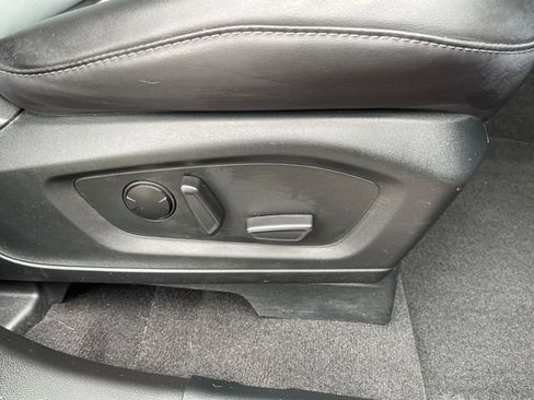 Used 2023 Ford Explorer XLT w/ Equipment Group 202A AWD/4WD image 40