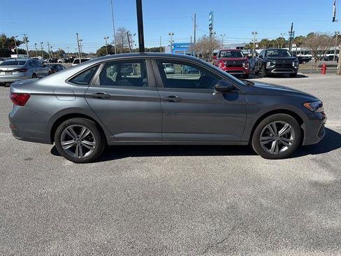 Certified 2024 Volkswagen Jetta SE image 7