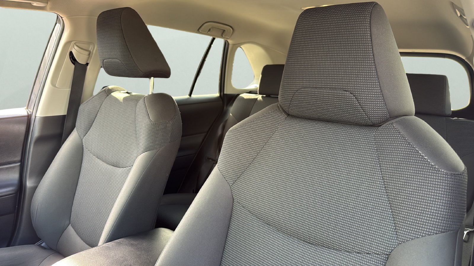 Used 2024 Toyota RAV4 LE FWD image 3