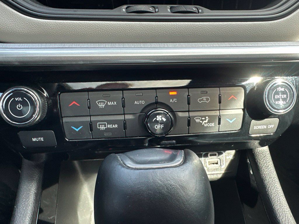 Used 2025 Jeep Compass Limited w/ Elite Group AWD/4WD image 24