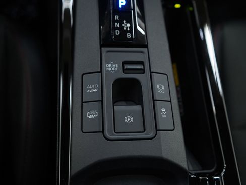 Used 2026 Toyota Prius Plug-In Hybrid image 24