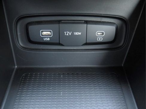 Used 2025 Hyundai Venue SE FWD image 14