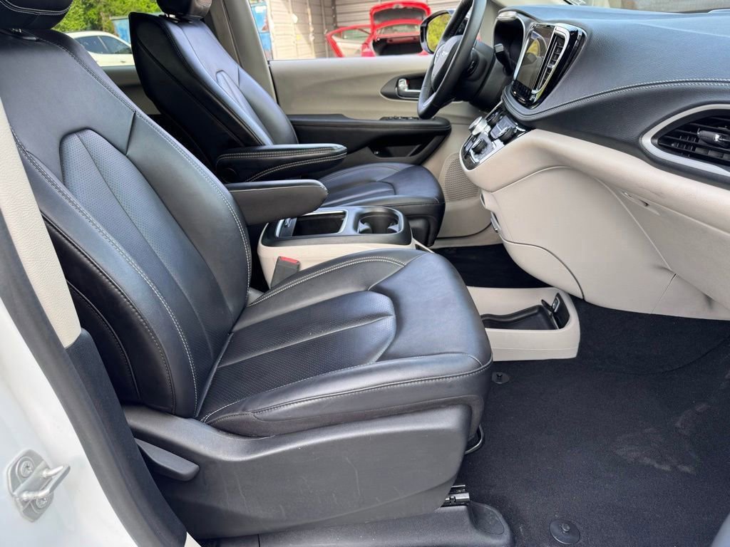Used 2024 Chrysler Pacifica Limited FWD image 18