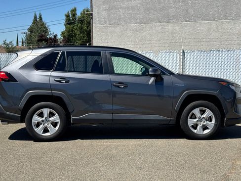 Used 2020 Toyota RAV4 LE AWD/4WD image 6