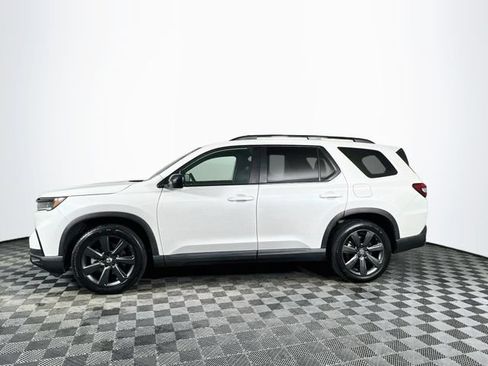 Used 2025 Honda Pilot Sport image 3