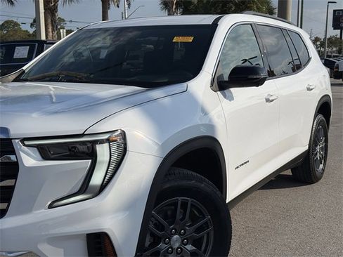 Used 2025 GMC Acadia Elevation image 6