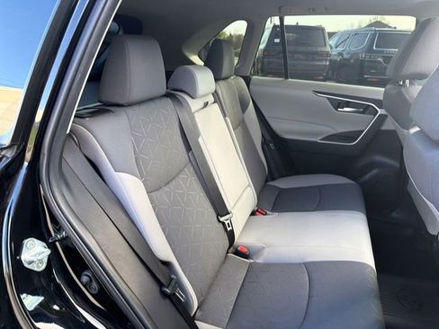 Used 2022 Toyota RAV4 XLE w/ Convenience Package image 31