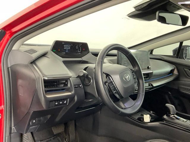Used 2025 Toyota Prius XLE FWD image 12