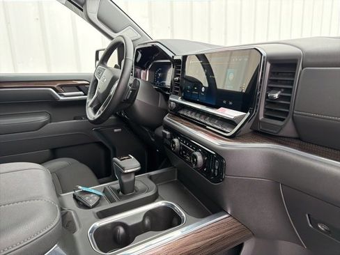 Used 2025 Chevrolet Silverado 1500 LT Trail Boss w/ Convenience Package II image 32