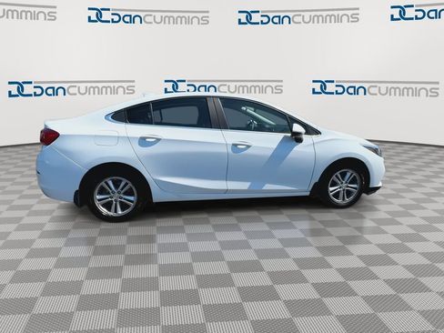 Used 2018 Chevrolet Cruze LT image 9