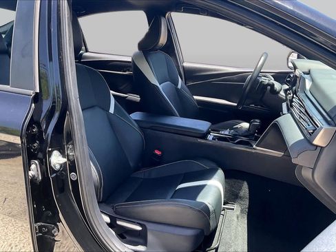 Used 2025 Toyota Camry SE FWD image 9